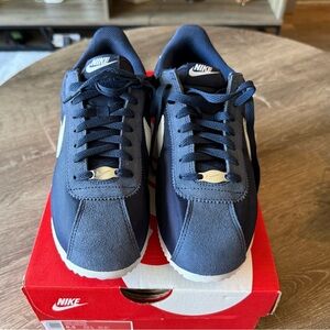 Nike Cortez Midnight Navy / White Sneakers – Size 8.5W / 7M – New in Box